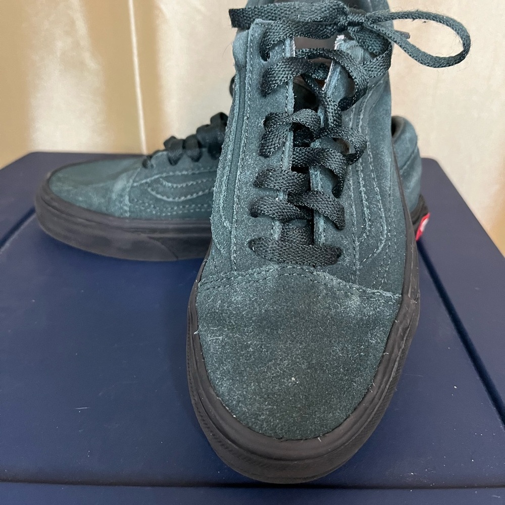 Women old Skool vans size women 6/ men’s 4.5
